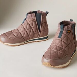 Teva ReEmber Quilted Mid Taupe Slip-On Boots Size 9